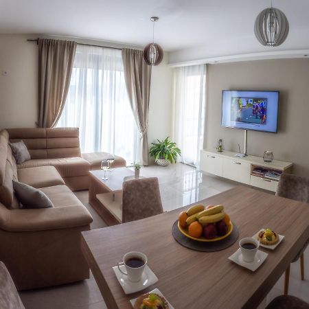 Ralux Apartman ติวัต ภายนอก รูปภาพ