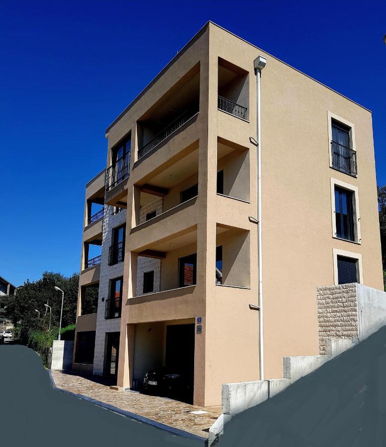 Ralux Apartman ติวัต ภายนอก รูปภาพ