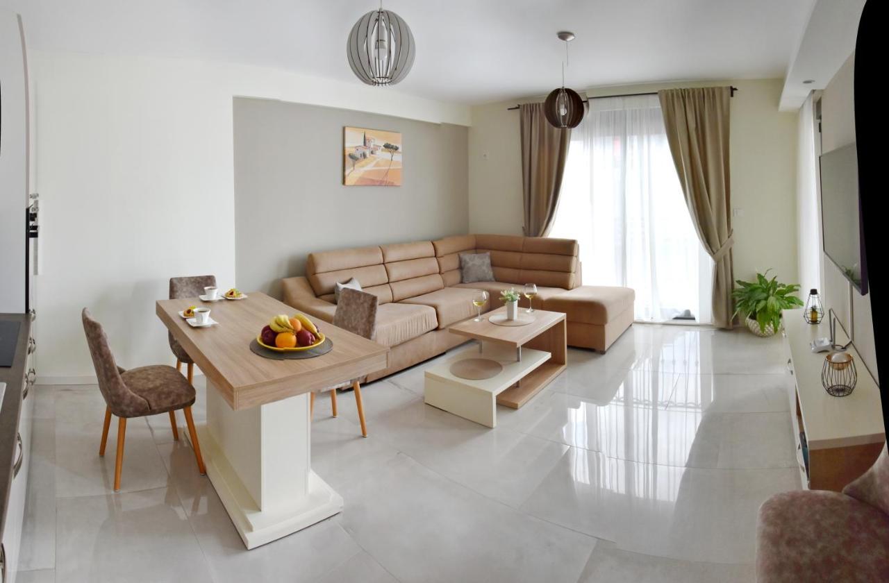 Ralux Apartman ติวัต ภายนอก รูปภาพ